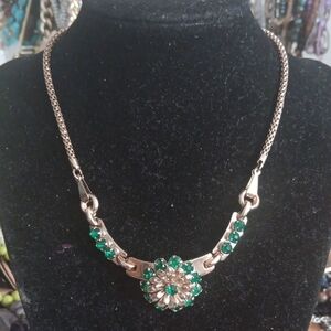 Elegant Green and Gold Necklace